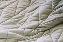 Load image into Gallery viewer, Luxury Weighted Blanket
